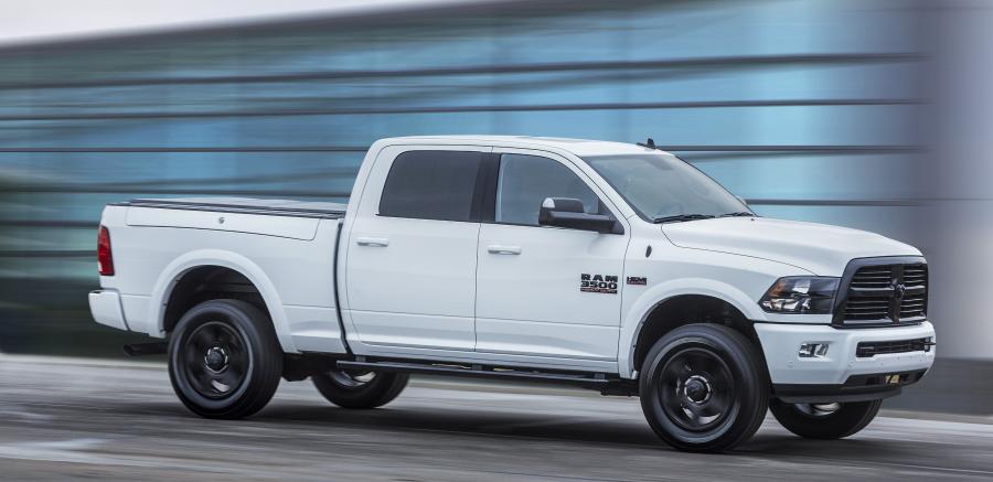  Dodge Ram 3500 Sport Night Crew Cab 2017 года  (фото 4 из 9)